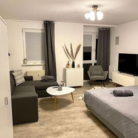 Stilvolle Ferienwohnung Mit Stellplatz Wlan Free Netflix Naehe Bahnhof 츠비카우 외부 사진