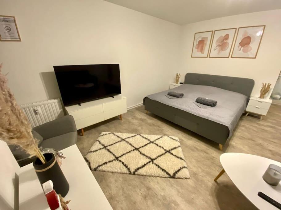 Stilvolle Ferienwohnung Mit Stellplatz Wlan Free Netflix Naehe Bahnhof 츠비카우 외부 사진