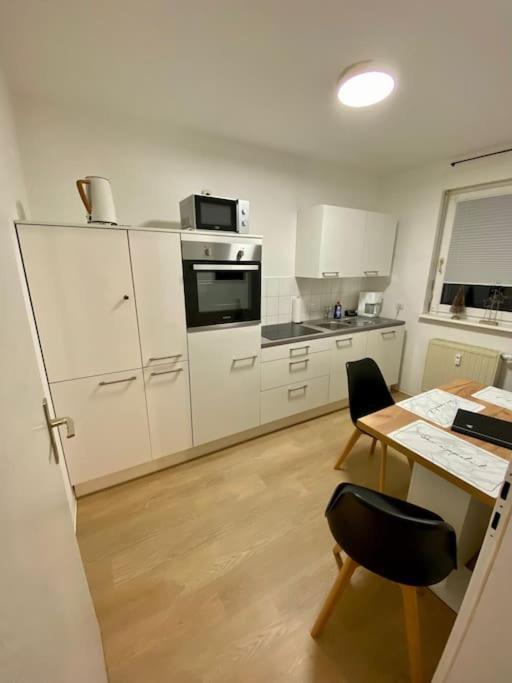 Stilvolle Ferienwohnung Mit Stellplatz Wlan Free Netflix Naehe Bahnhof 츠비카우 외부 사진