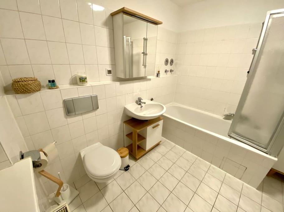 Stilvolle Ferienwohnung Mit Stellplatz Wlan Free Netflix Naehe Bahnhof 츠비카우 외부 사진