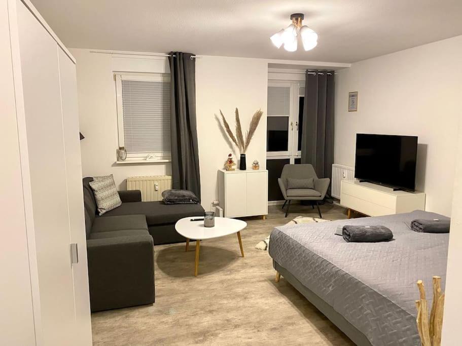 Stilvolle Ferienwohnung Mit Stellplatz Wlan Free Netflix Naehe Bahnhof 츠비카우 외부 사진