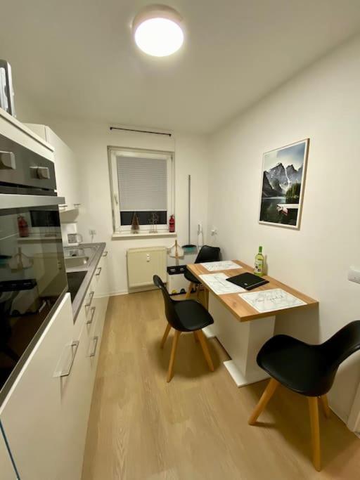 Stilvolle Ferienwohnung Mit Stellplatz Wlan Free Netflix Naehe Bahnhof 츠비카우 외부 사진