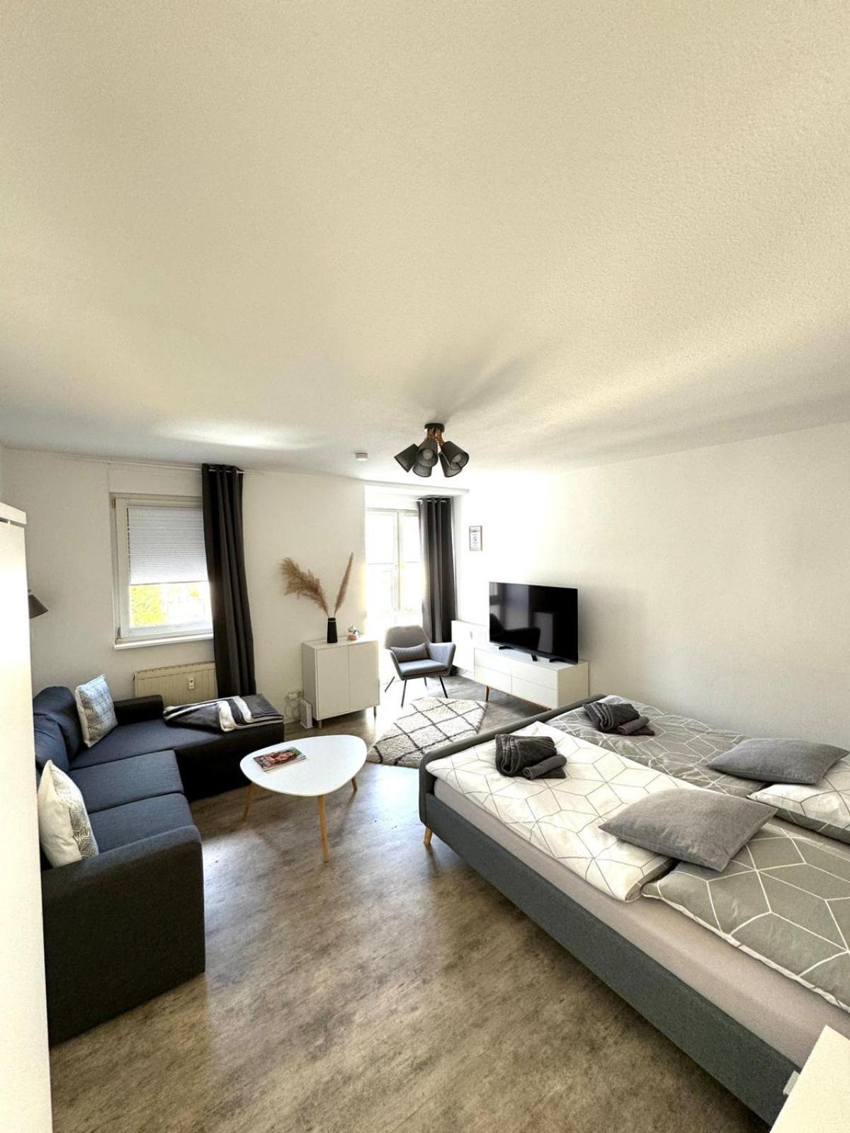 Stilvolle Ferienwohnung Mit Stellplatz Wlan Free Netflix Naehe Bahnhof 츠비카우 외부 사진